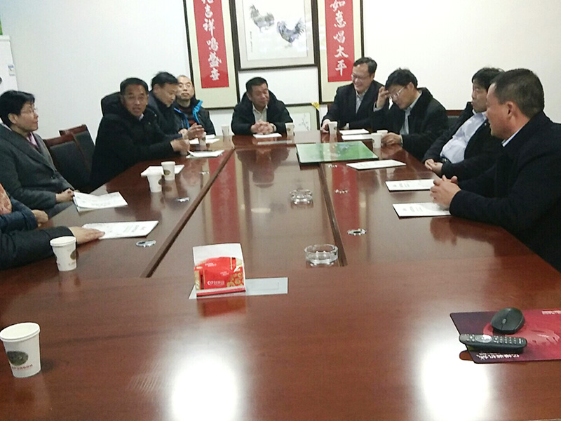 市政協(xié)原副主席、民建市委原主委?；萏m，市人大常委、民建市委副主委周中穩(wěn)一行到我公司調(diào)研蘆花雞養(yǎng)殖發(fā)展情況