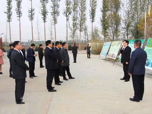 市政府副市長任慶虎帶領全市畜牧業(yè)綠色生態(tài)發(fā)展現(xiàn)場會與會人員到次邱鎮(zhèn)觀摩